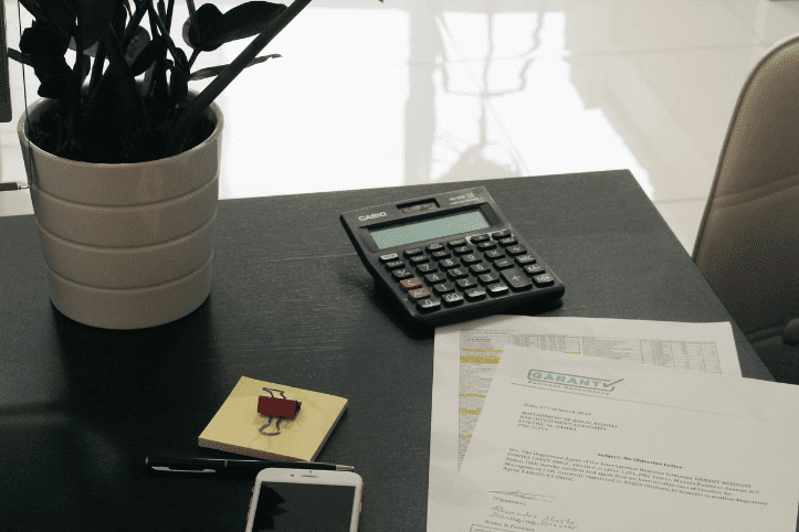 Licences professionnelles et commerciales aux Émirats arabes unis : quelle est la différence entre elles ?